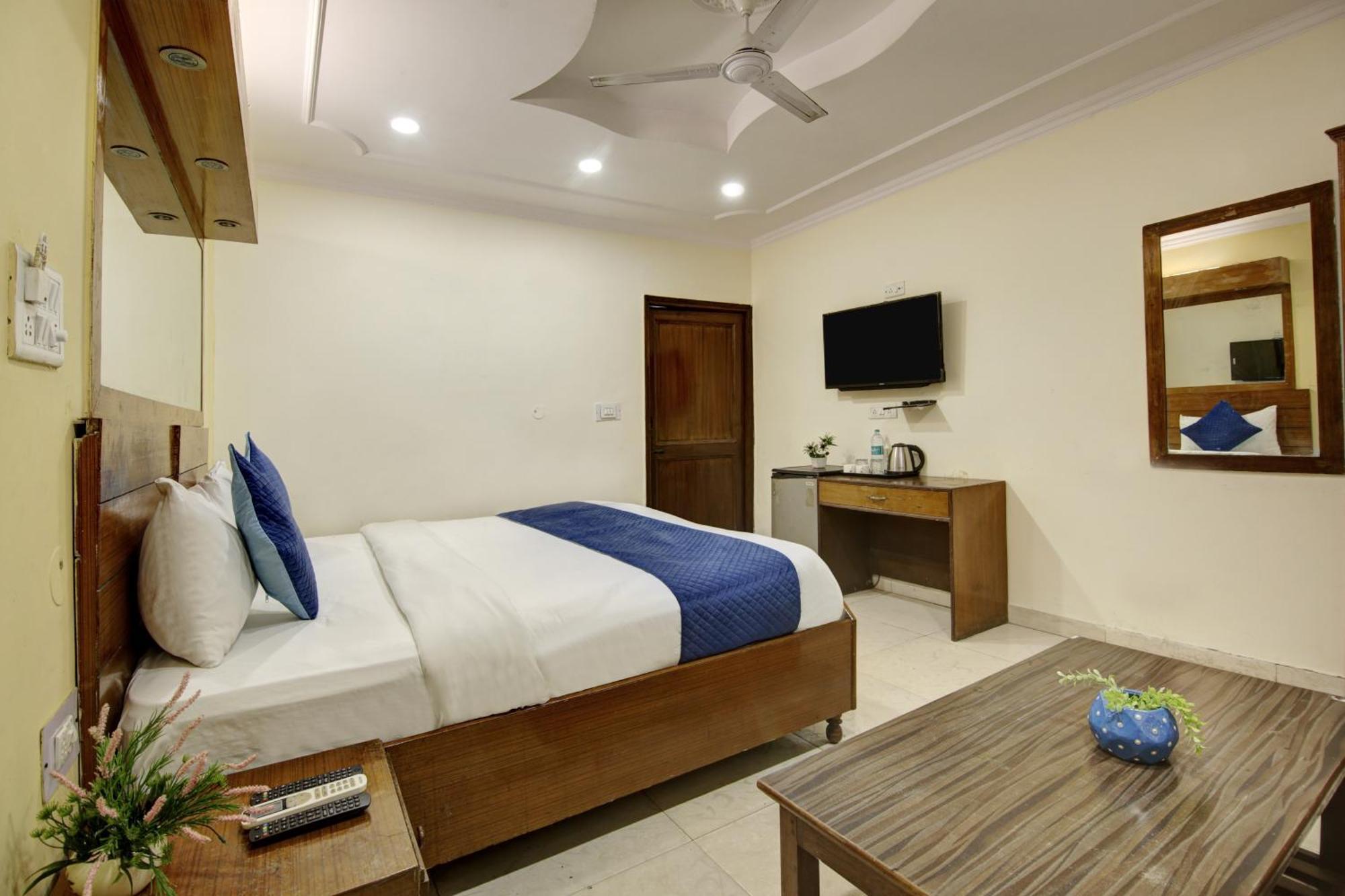 Hotel The Eden Park Noida Exterior photo