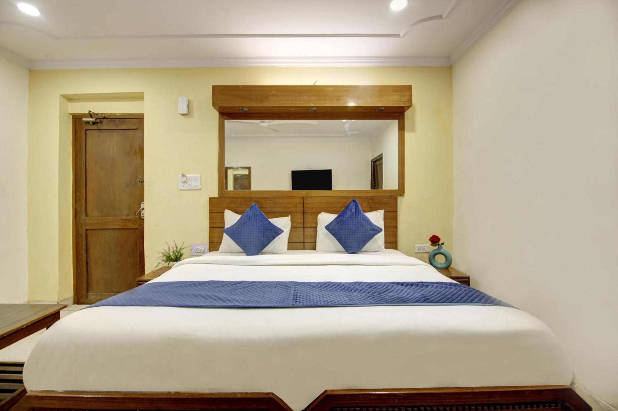 Hotel The Eden Park Noida Exterior photo