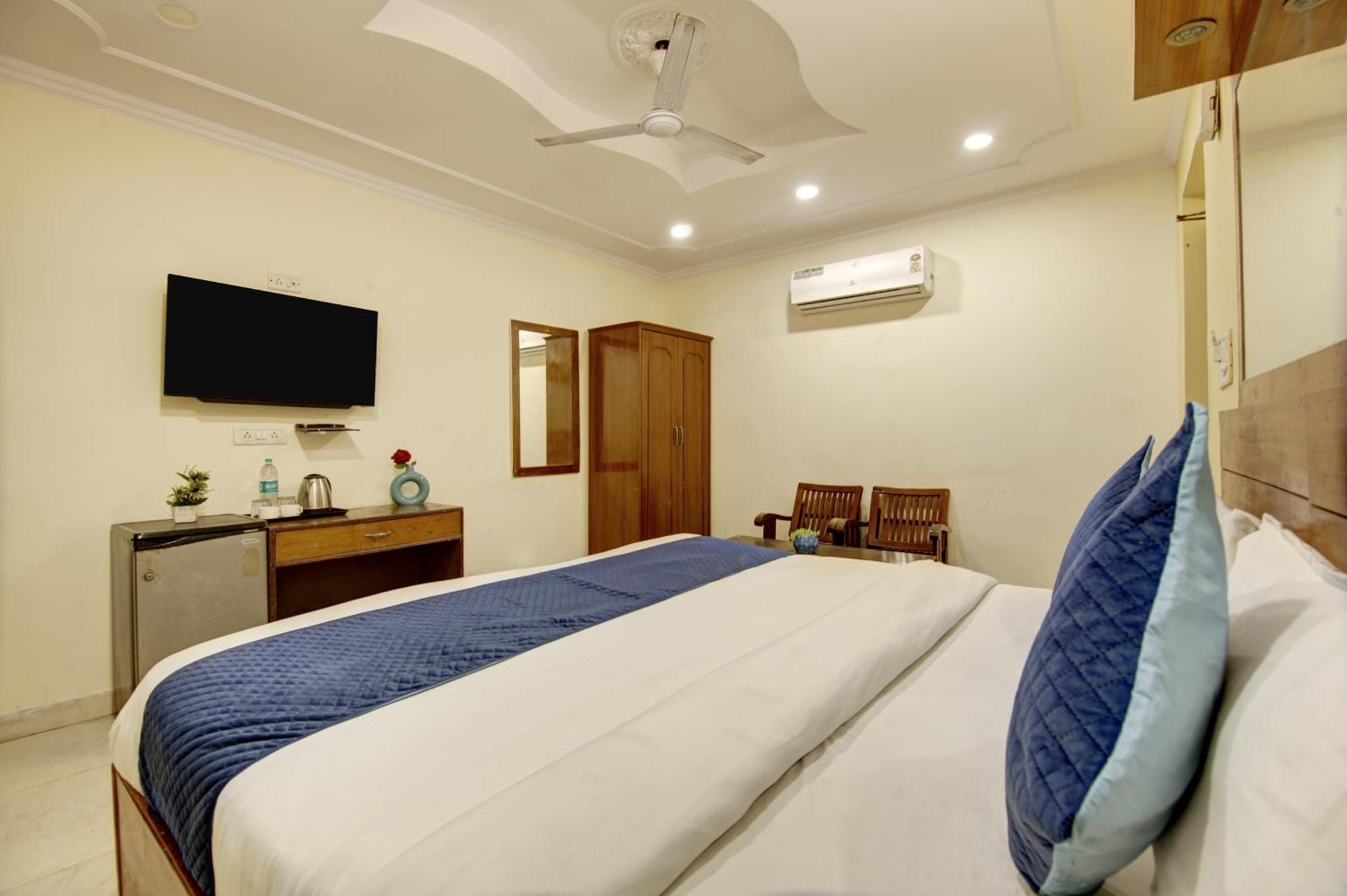Hotel The Eden Park Noida Exterior photo